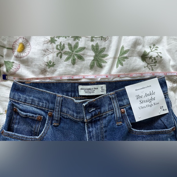 BNWT Abercrombie Ultra High Rise Ankle Straight Jeans - Picture 5 of 10